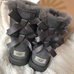 BRAND NEW UGG BAILEY BOW II